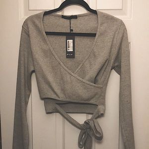 Nasty Gal Long Sleeve Ripped Crop Top Wrap/ Size 8